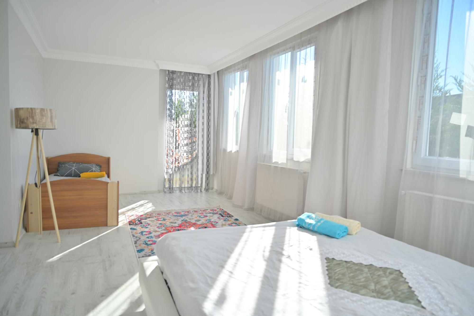 Ahmet Teacher Hotel,6 Minutes From The Airport Arnavutkoy Eksteriør bilde
